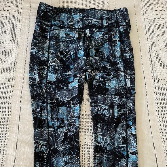 Lululemon Fast & Free Crop II *Nulux 19” blue white & black size 12 rare